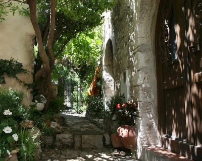 Yhteystiedot - Ovi yhteydenpitoon